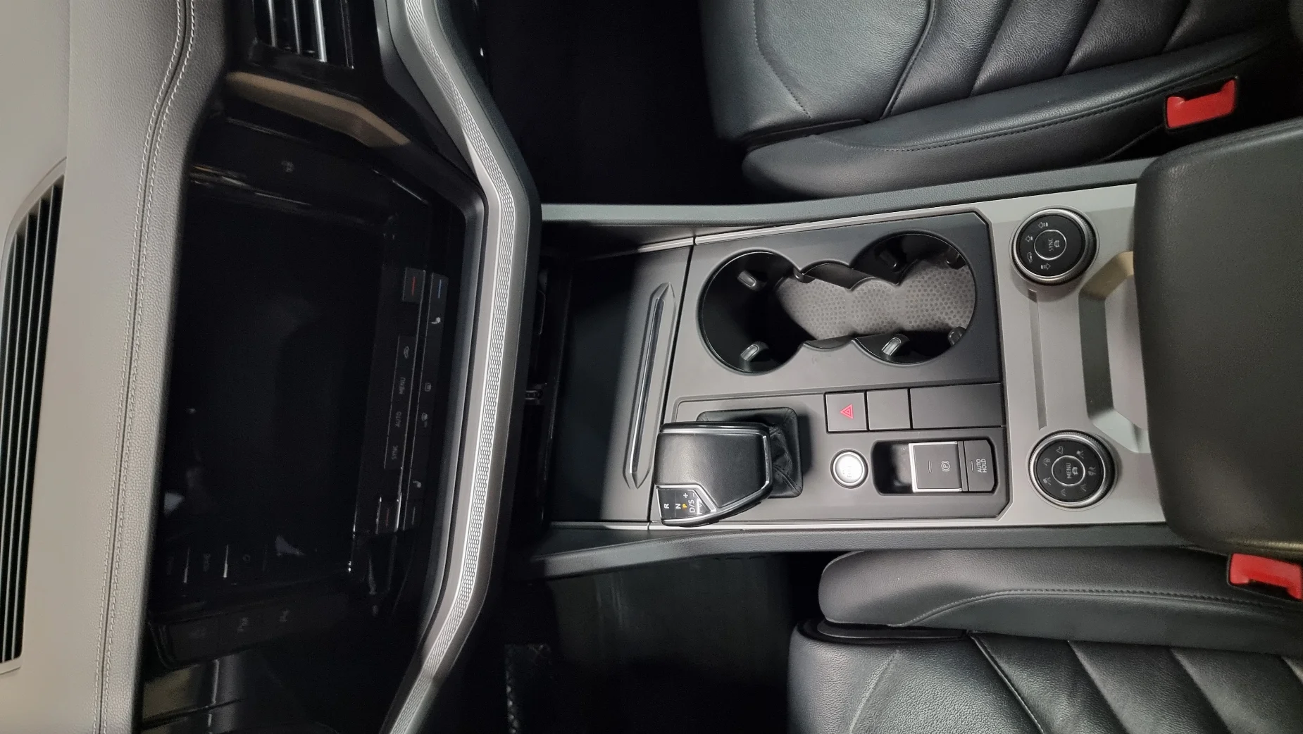 Volkswagen Touareg photo